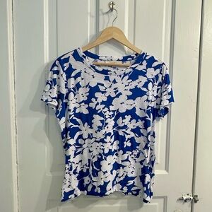 Excellent Condition! LOFT Floral Everyday Crew Tee in Deep Space Blue (Medium)